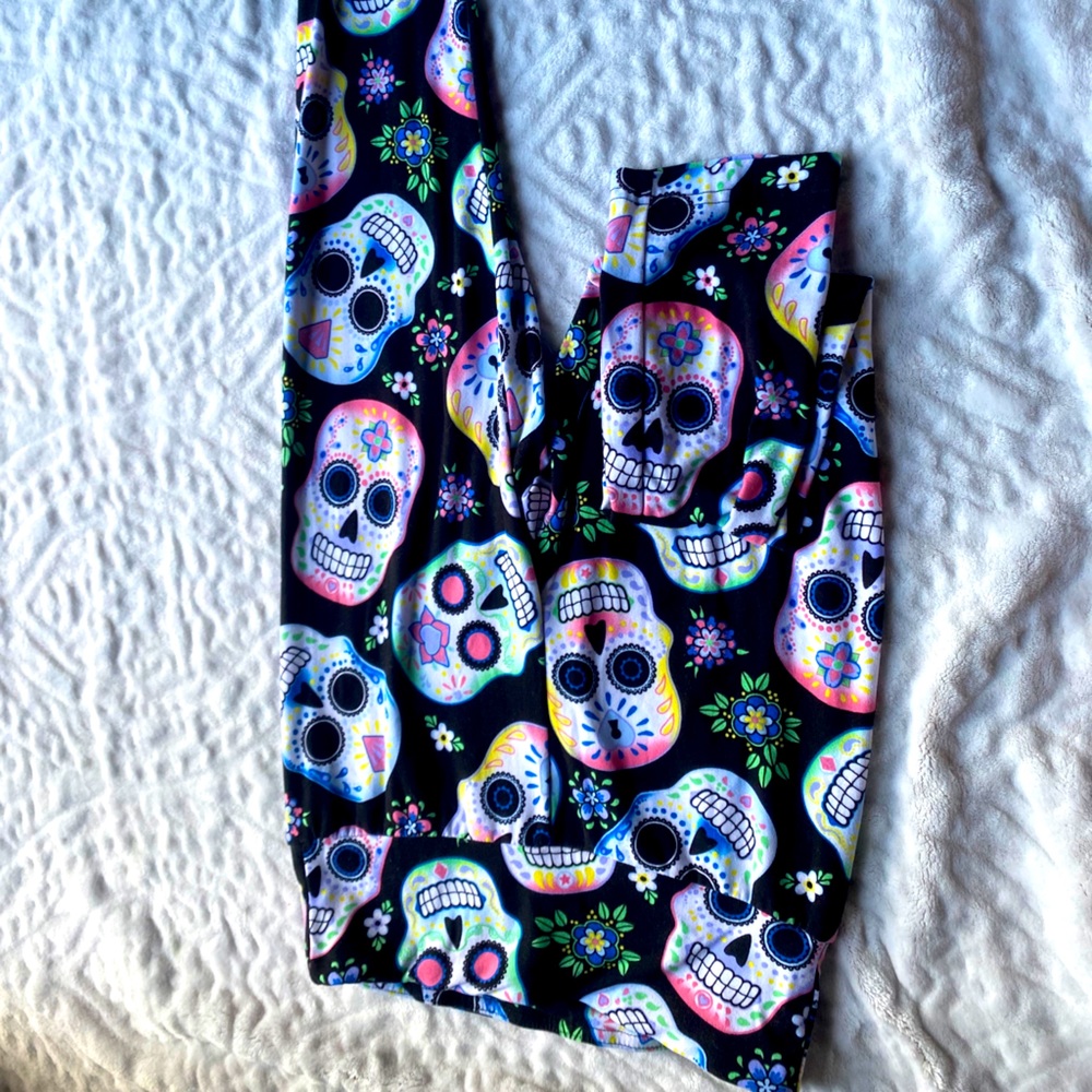 Multi colored skull leggings